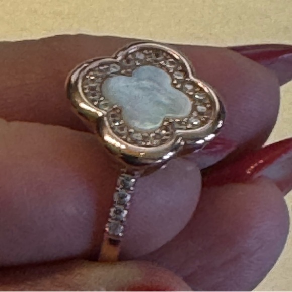 NWT fine jewelry 4 leaf Clover Ring mother of pearl face rose gold - Picture 9 of 11